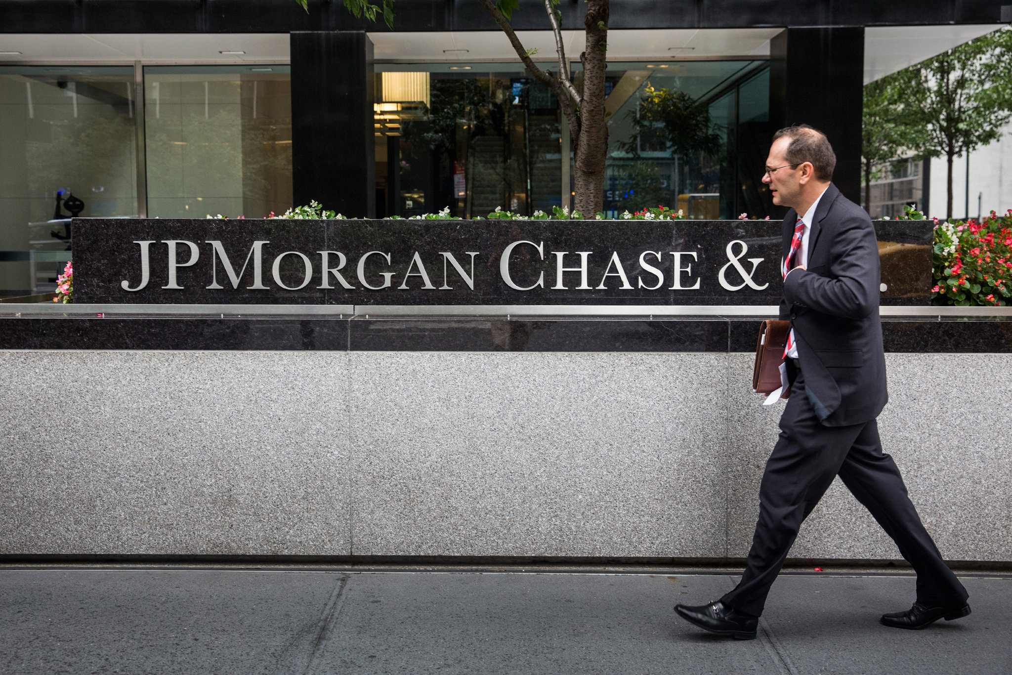 Whats the JP Morgan Chase Dress Code? Employee Style Guide