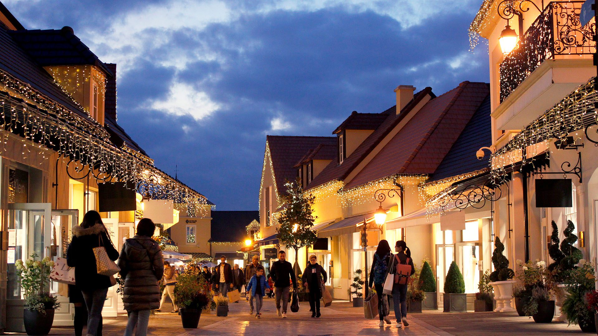 Discover Luxury Deals at La Vallée Village Outlet Mall