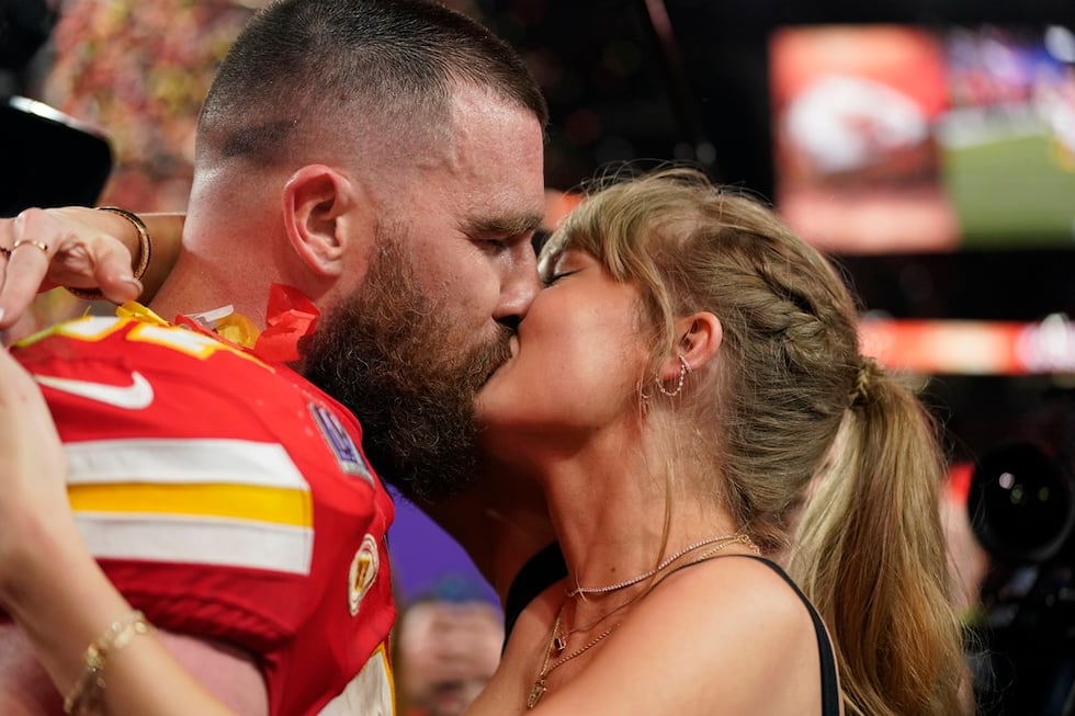 Taylor Swift and Travis Kelce: A Cheifs Game Love Story?