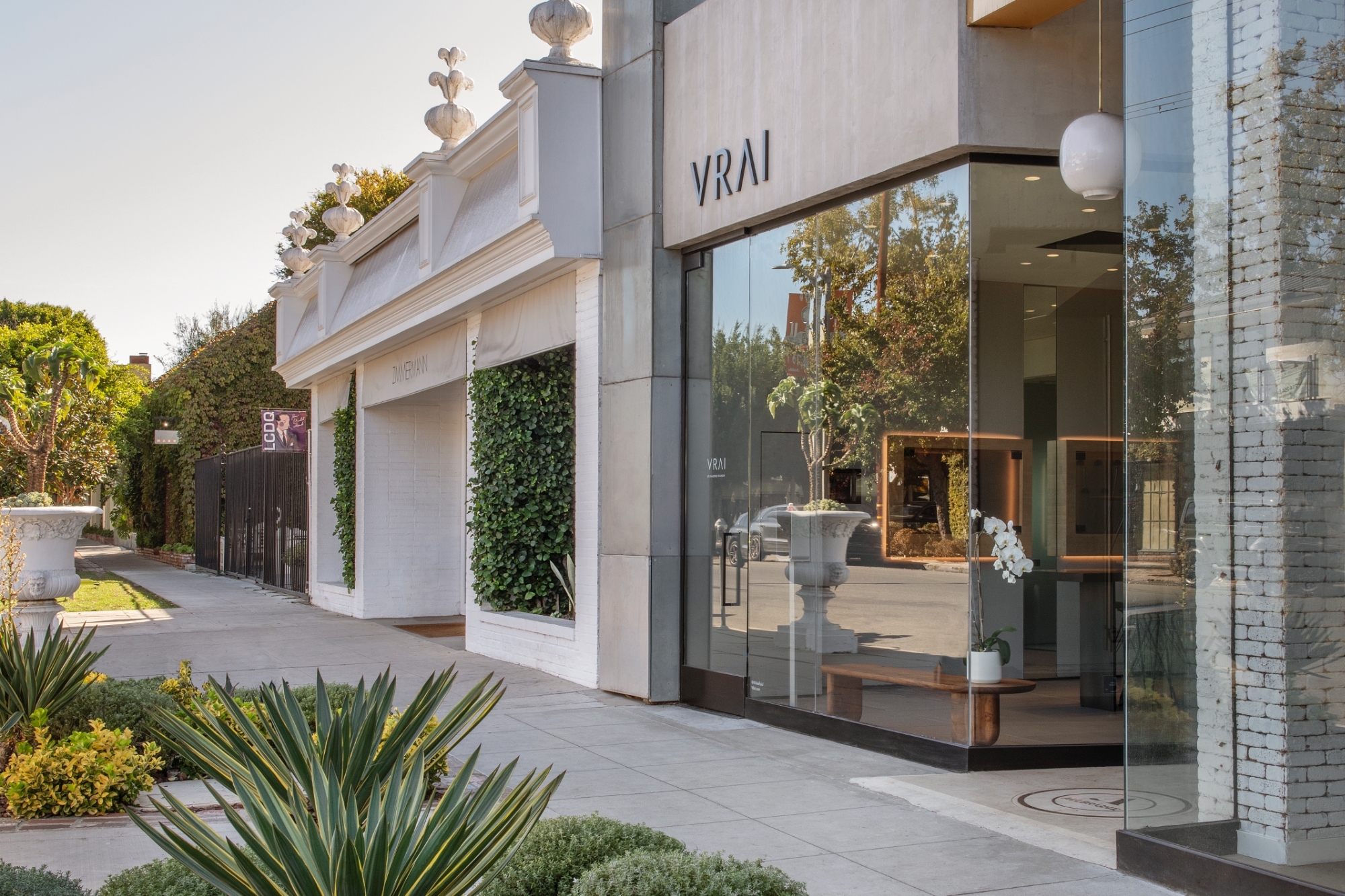 Inside the Vrai Los Angeles Showroom: Discover Beautiful Designs and a Personalized Experience.