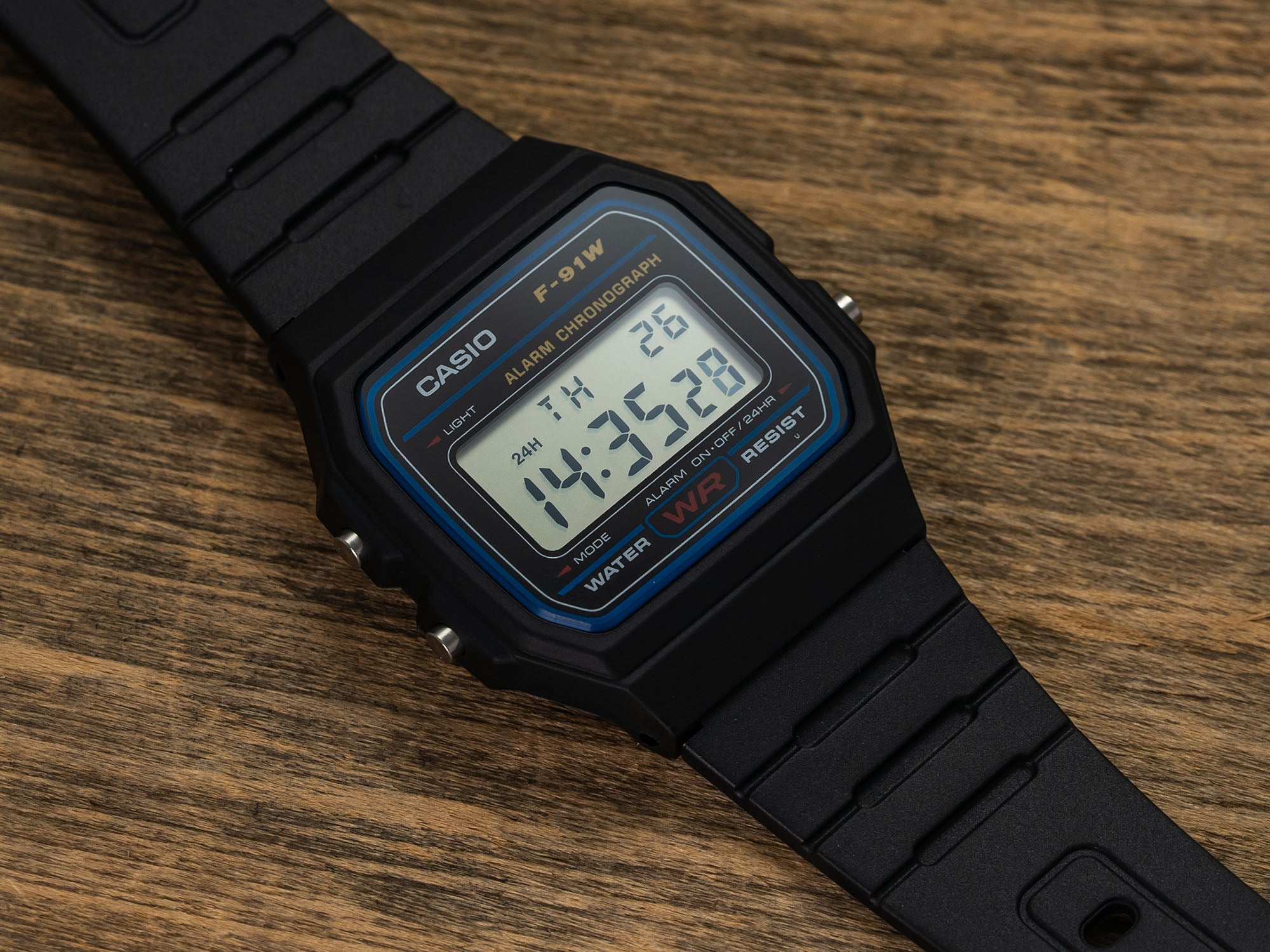 Buying a Casio Watch With TV (A Look Back at the Coolest Retro Tech That You Can Wear)