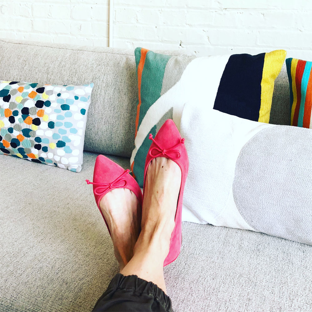 How to Show Off Your Toe Cleavage? Try These Shoes!