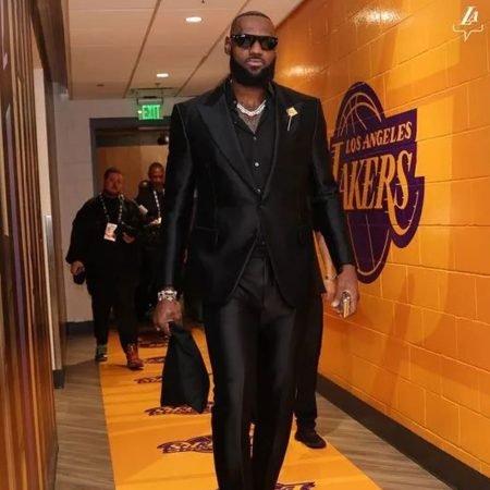 LeBron All Black Outfit: Get the Look with These Pieces