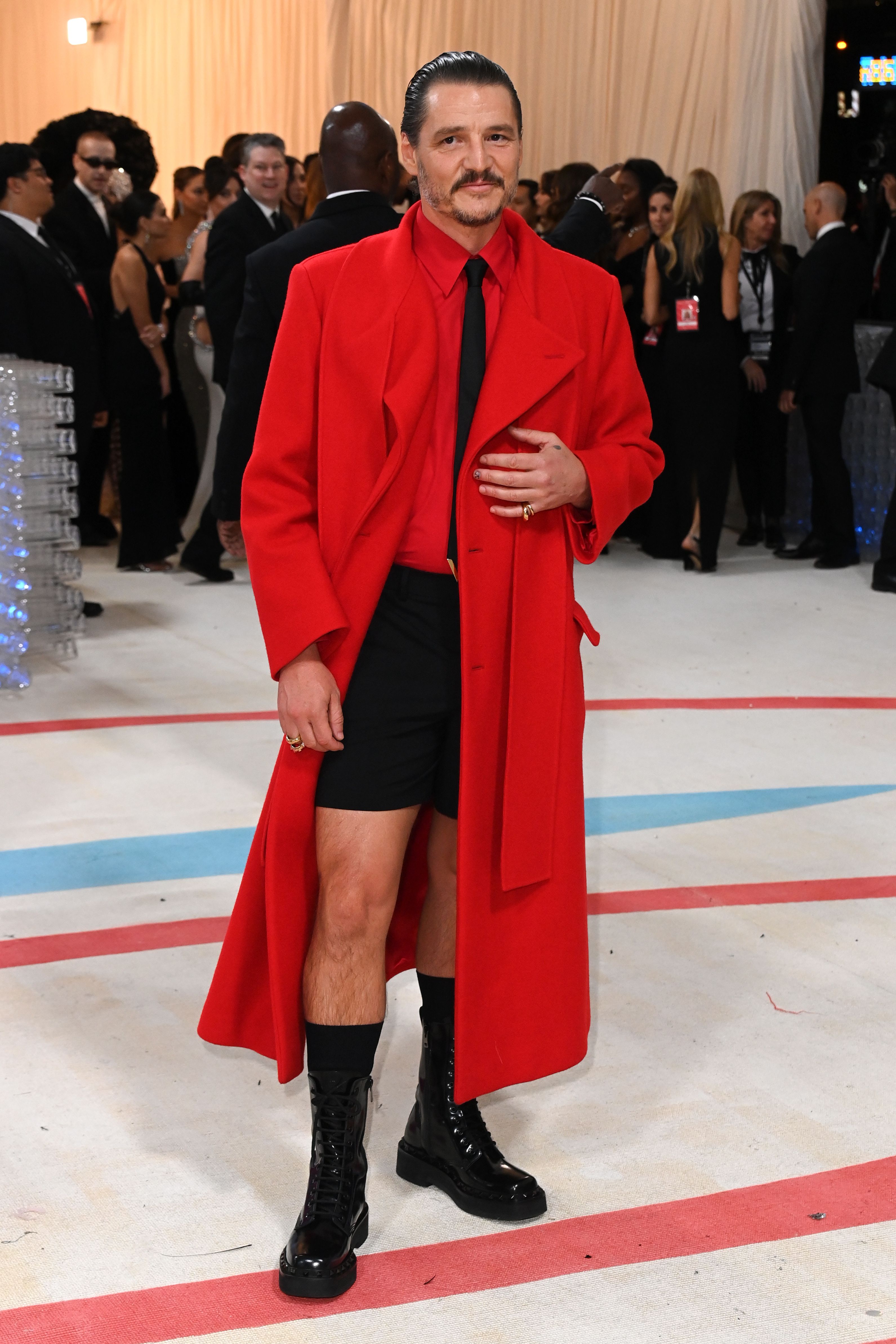 Check Out These Pedro Pascal Full Body Pics and See Whats New