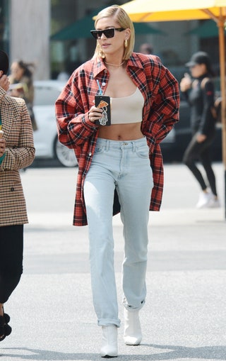 Hailey Bieber Jeans Outfits: Easy Ways to Style Your Denim