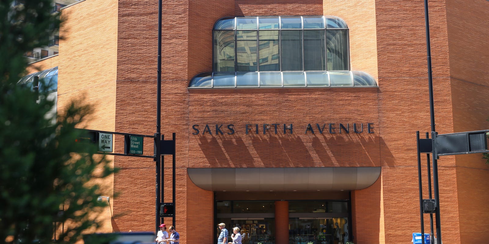 Saks Fifth Avenue Cincinnati: Your Ultimate Shopping Destination