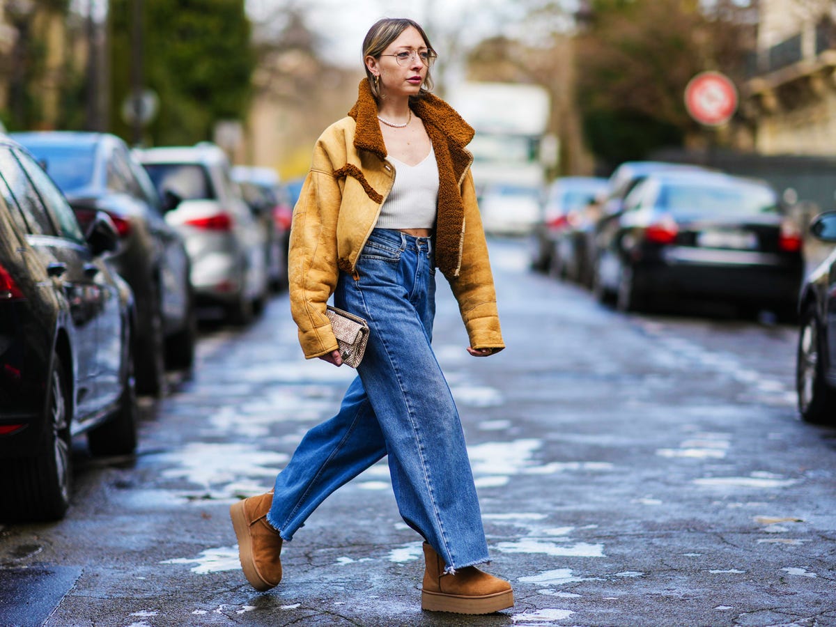 Cozy and Chic: Women Wearing Ugg Boots in Style 2024