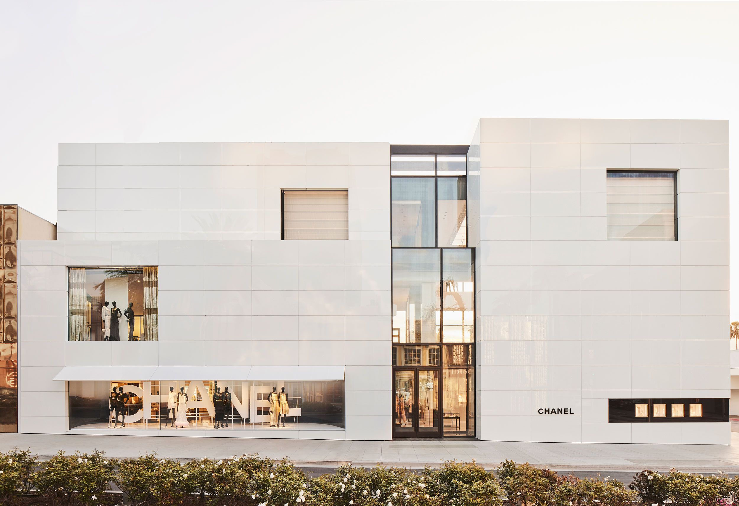 Chanel Boutique Beverly Hills CA: Your Luxury Shopping Guide