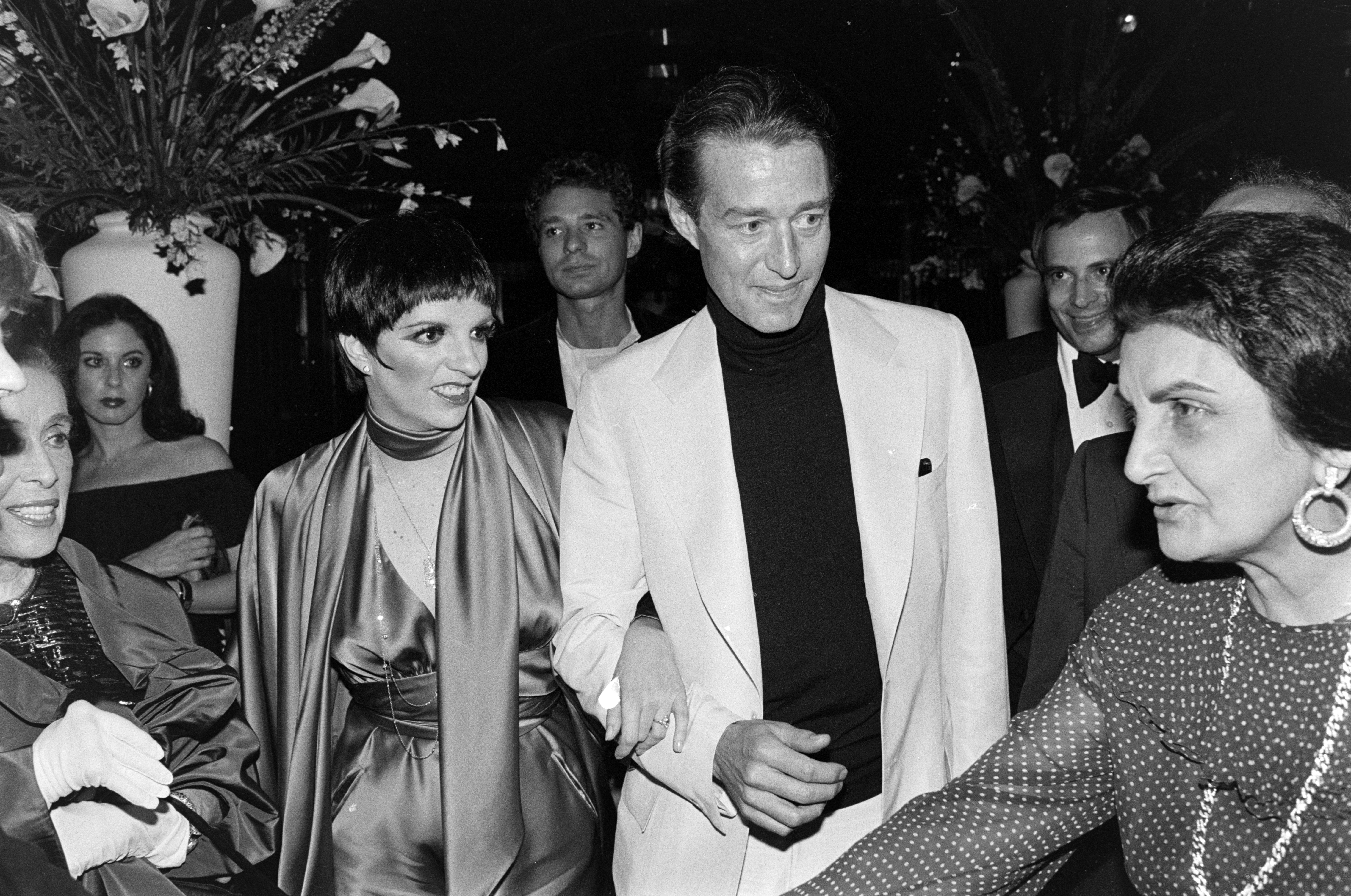 Liza Halstons Fashion Influence: Why Shes Still a Style Icon Today (Easy to Understand)