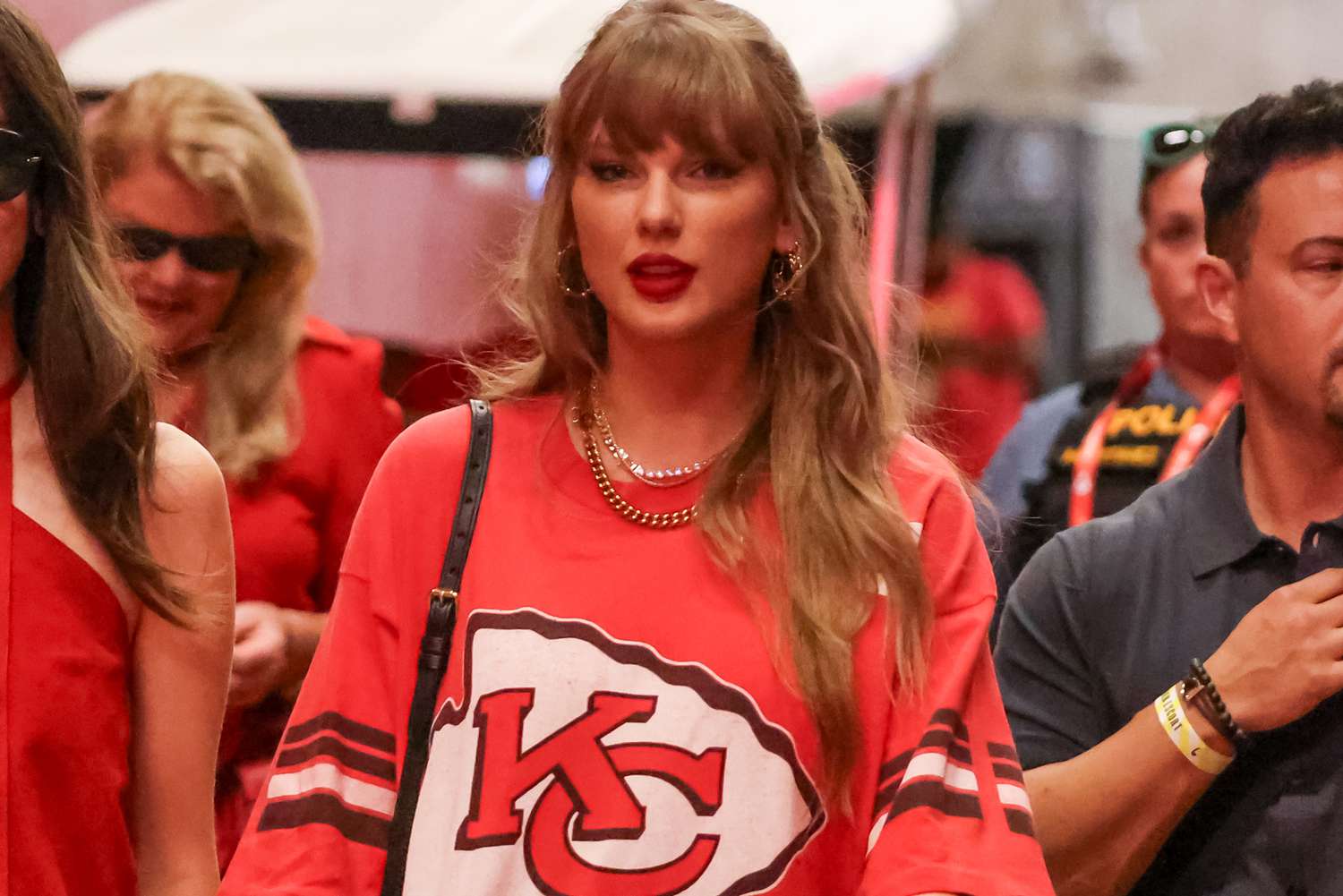 Taylor Swift Makes Surprise Appearance at Chiefs Game Yesterday