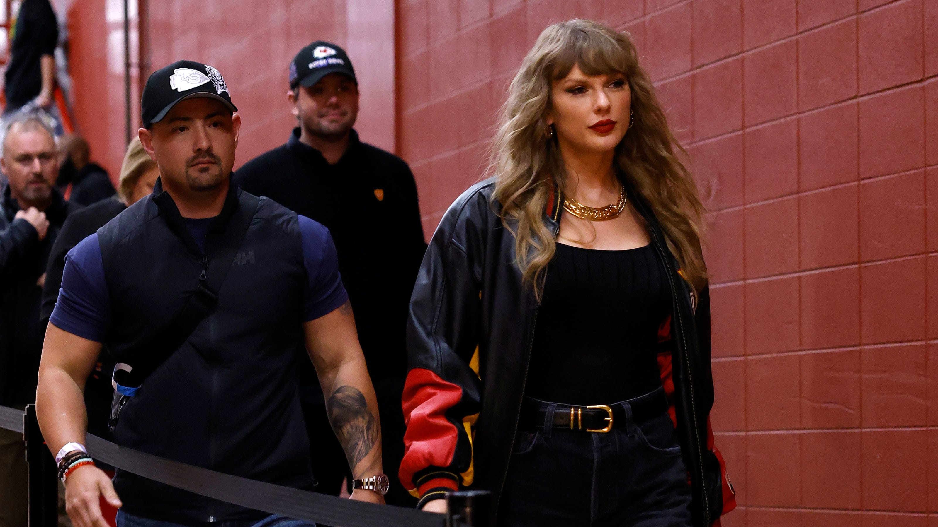 Dont miss out! Is Taylor Swift playing at the game tonight?