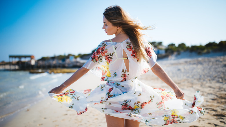 Styling White Beach Wear Dresses: Chic Looks from Day to Night!