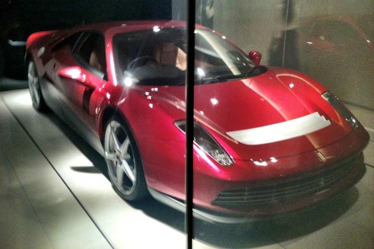 The Ferrari SP12: A True Masterpiece? Find Out Why This Car is So Exclusive!