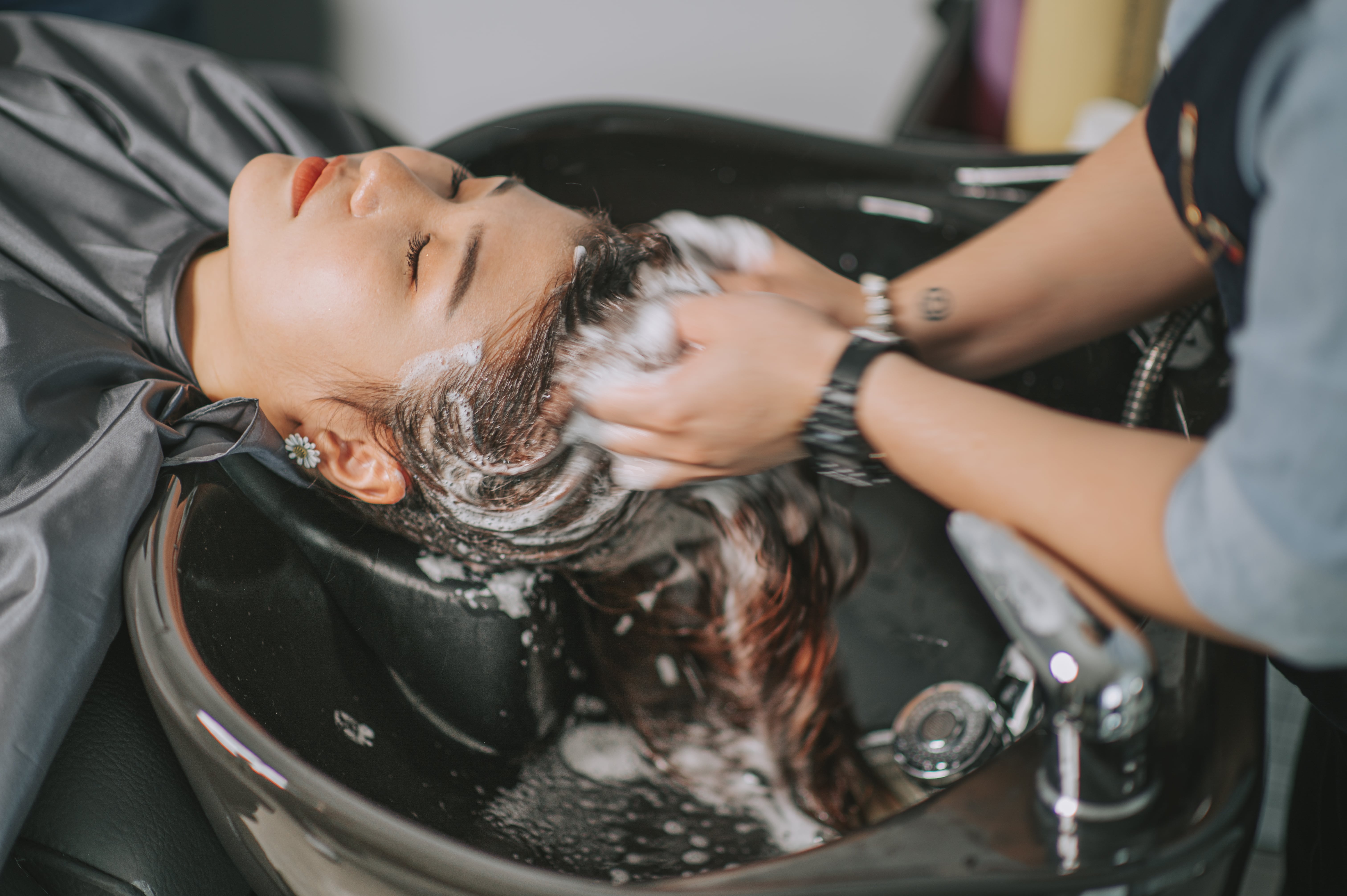 Can I rinse my hair after dying it? Easy guide for you!