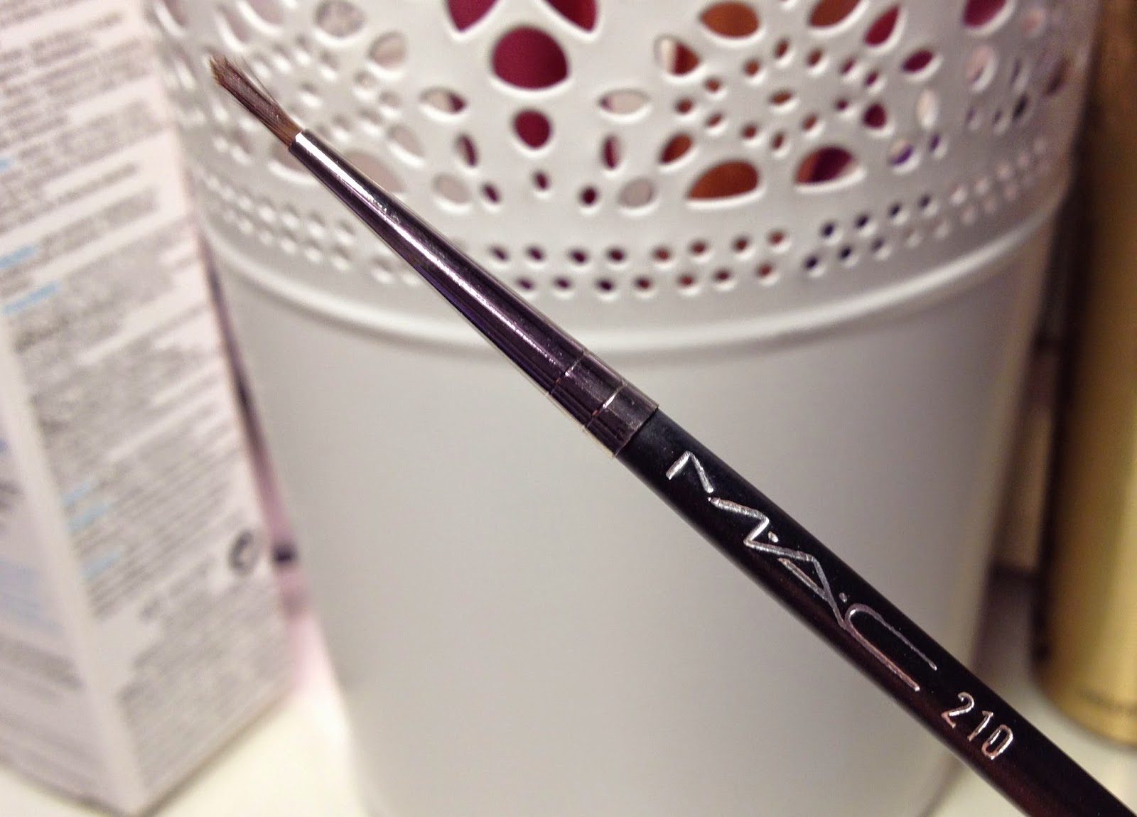 Get the Perfect Winged Liner with the MAC 210 Brush