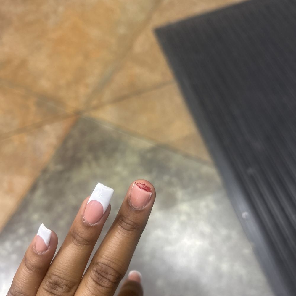 No chip french manicure near me? Find the best nail salons here