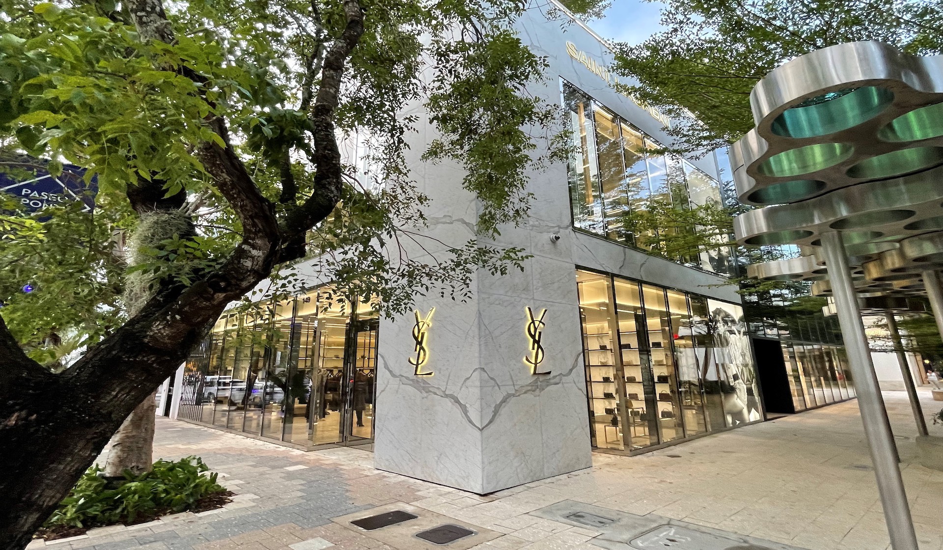 ysl design district the best shops! Discover the must-visit stores in the area.