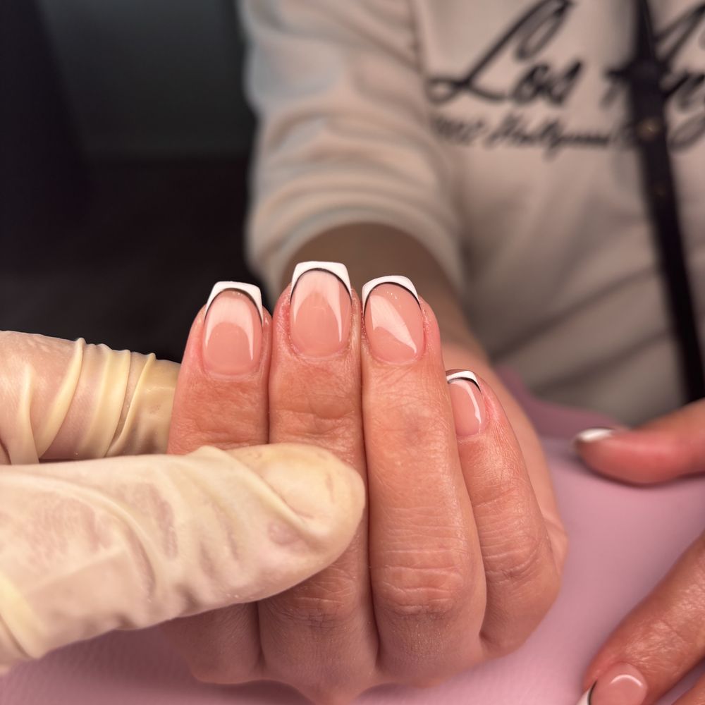 Where to get overlay on natural nails? Find salons near you.