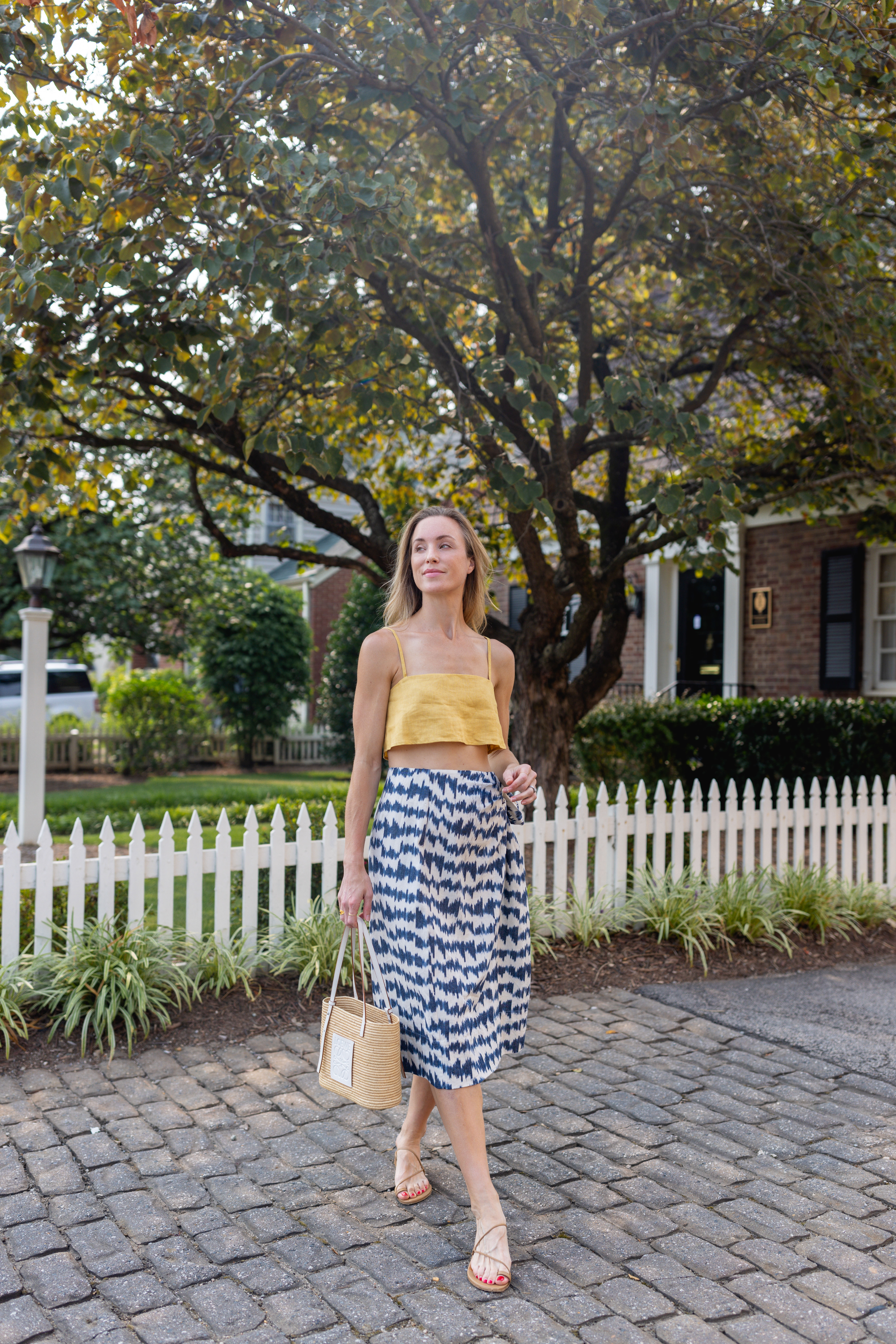 Yellow and Blue Dress Combination: Easy Tips for a Stunning Look!