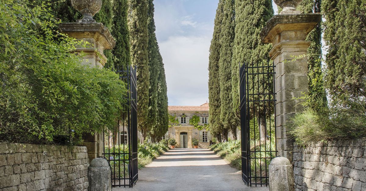 How to Experience Chateau Dior? Find Out the Best Ways to Visit and Shop