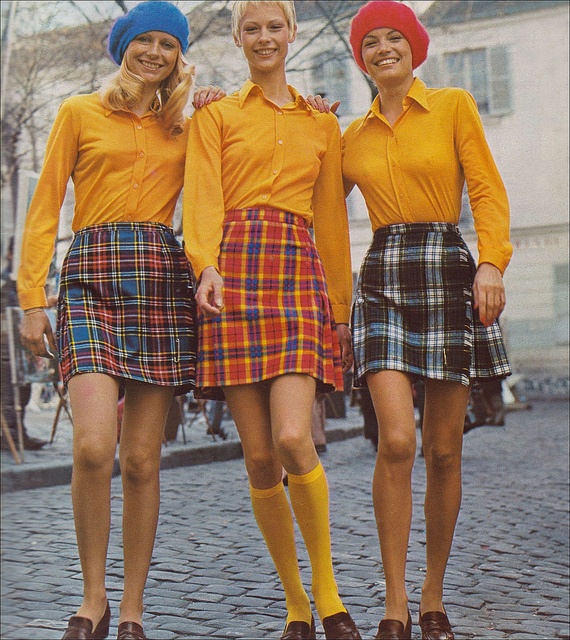 What are 70s skirts? Heres everything you need to know about this fashion trend!