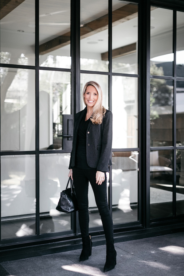 How to Wear Black Pants and a Blazer: Quick Tips for Everyone