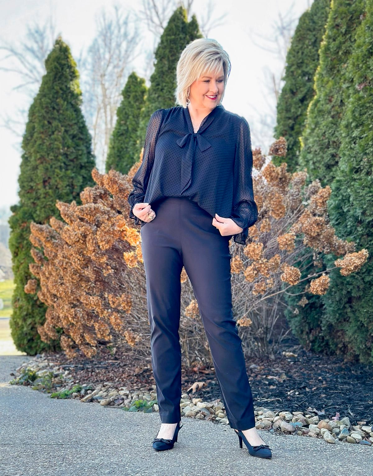 How to Wear Black Pants and a Blazer: Quick Tips for Everyone