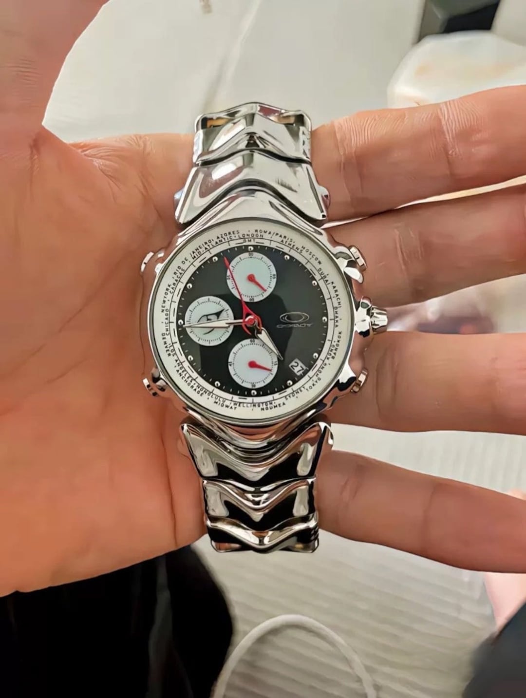 Where to Buy an Oakley Watch? (Find the Best Deals Online Now)