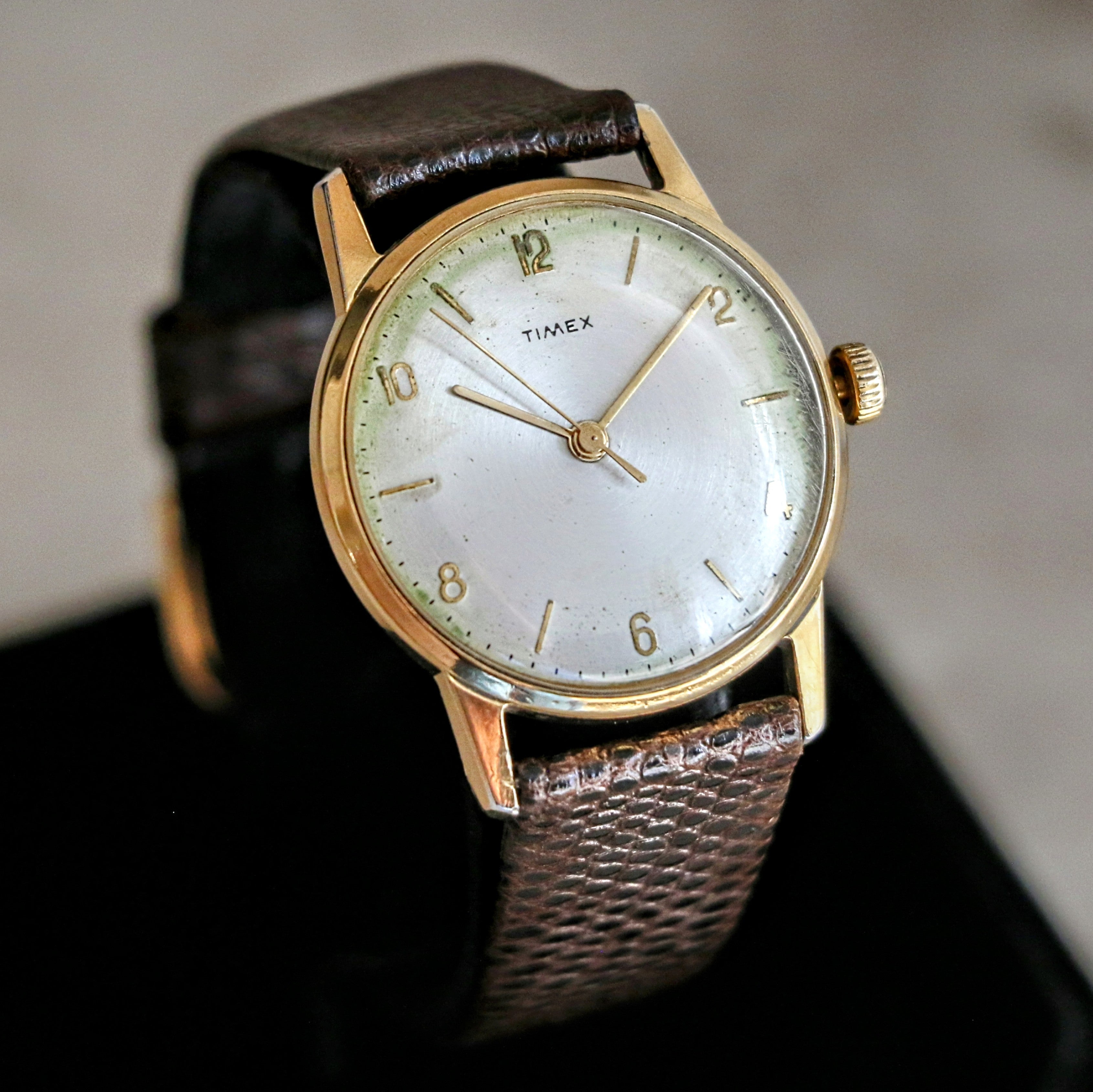 Timex Gold Watch Vintage: Check Out These Hot Classic Styles!