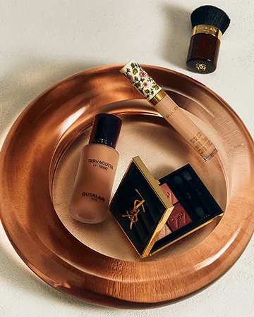 Beauty Saks: Where to Find the Hottest Beauty Trends and Must-Have Products - Shop Now for the Latest Looks