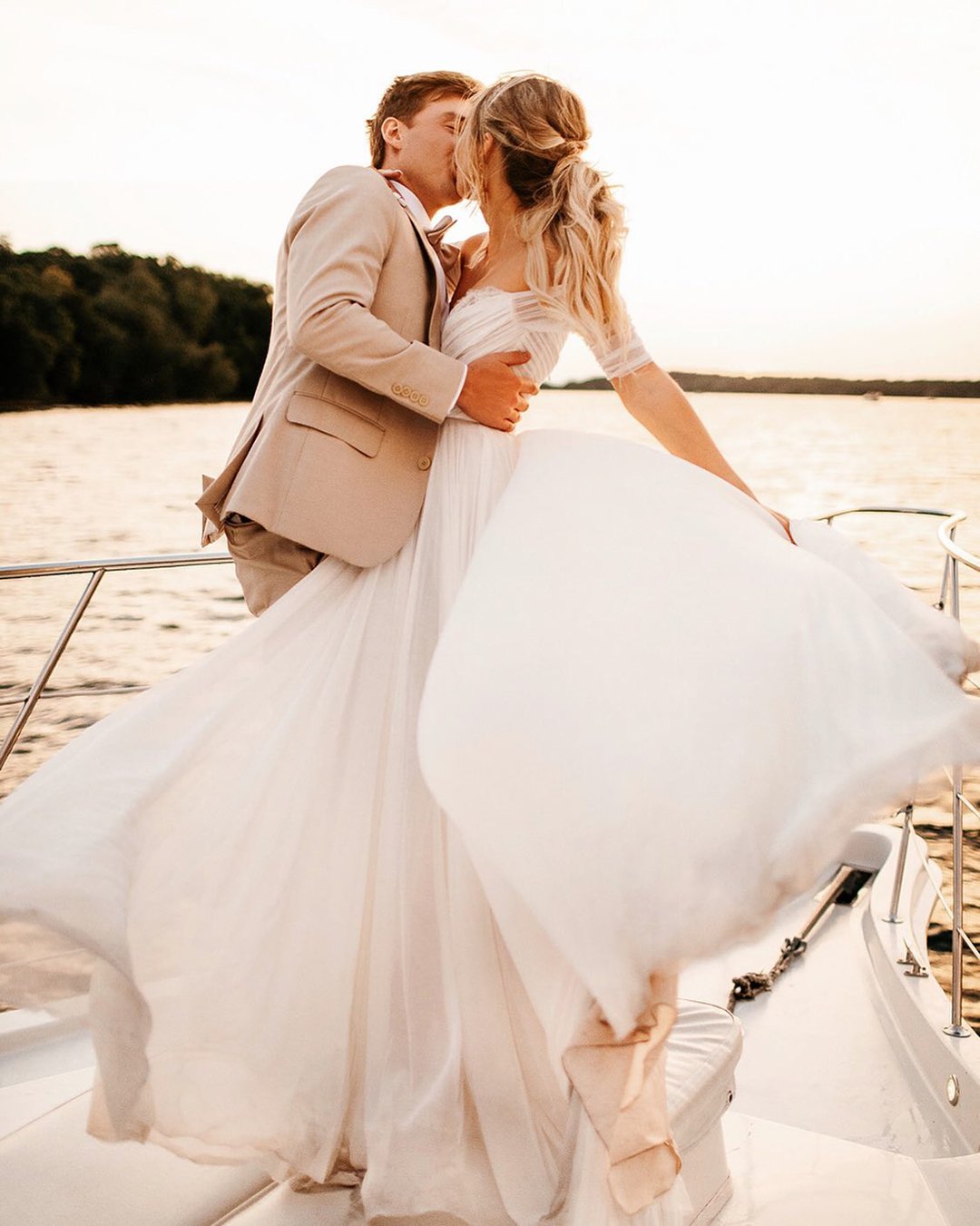 Nude Weddings: The Ultimate Guide for Daring Couples