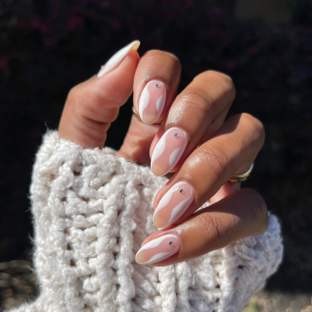 Trendy Nude Nails With Nail Art: Best Looks for This Season
