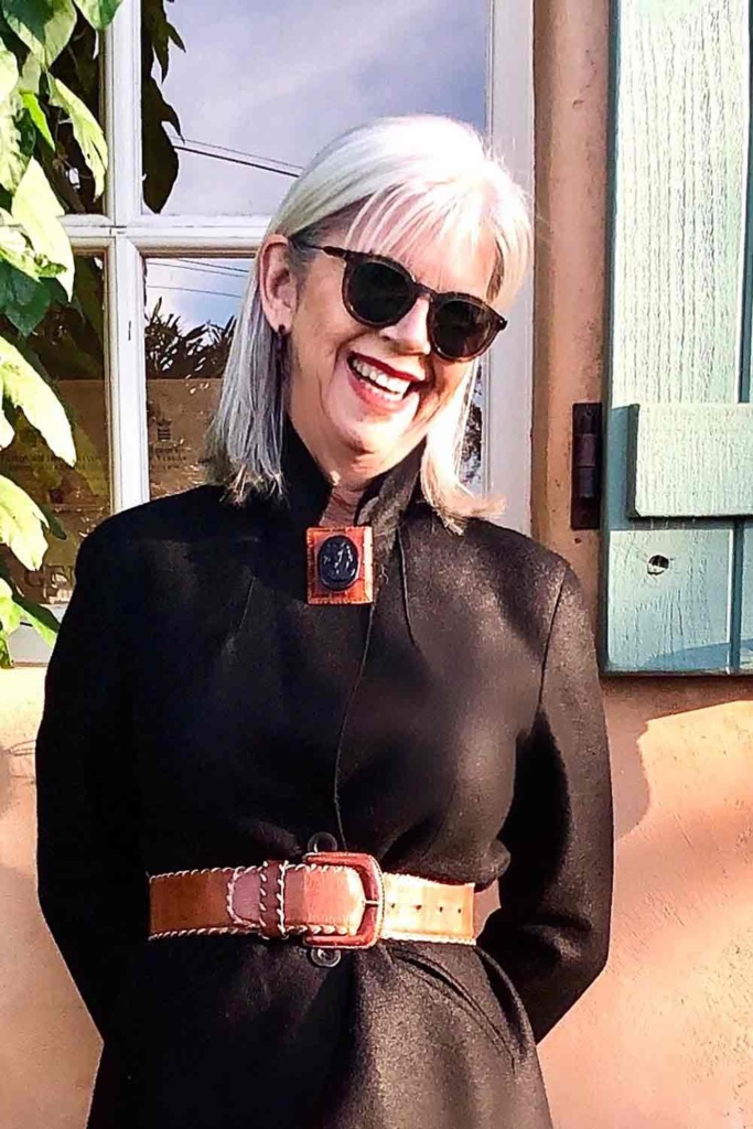 Styling Brooch Pins: Easy Tips & Fresh Ideas for Any Outfit.