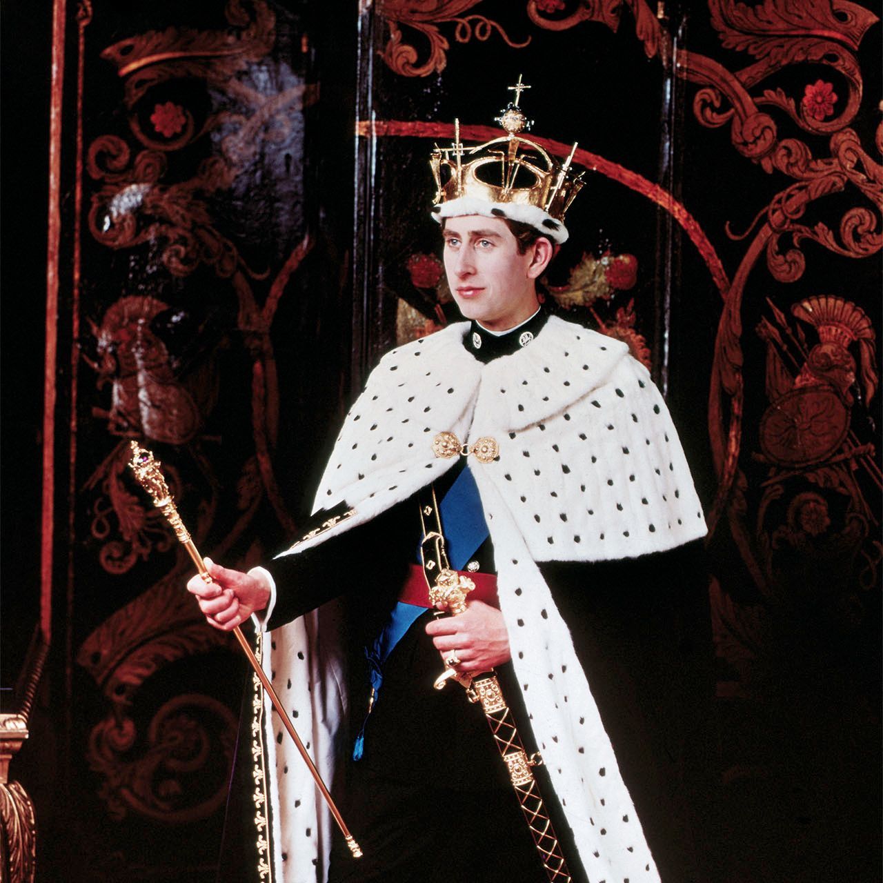 Coronation Style: Get the Royal Look (Simple Guide)