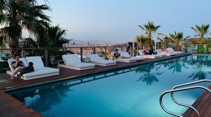 Whats Near Renaissance Fira Barcelona? Top Attractions!