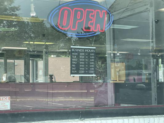 Where exactly is Motor City Pawn Brokers Roseville Michigan? Get easy directions and check store hours now.