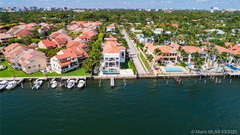 Where Did LeBron James Live in Miami? (Tour His Former House & Neighborhood)