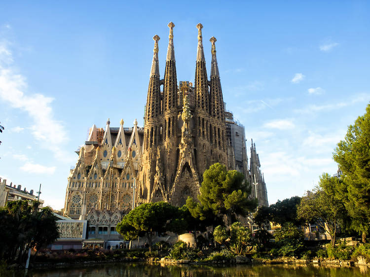 Whats Near Renaissance Fira Barcelona? Top Attractions!