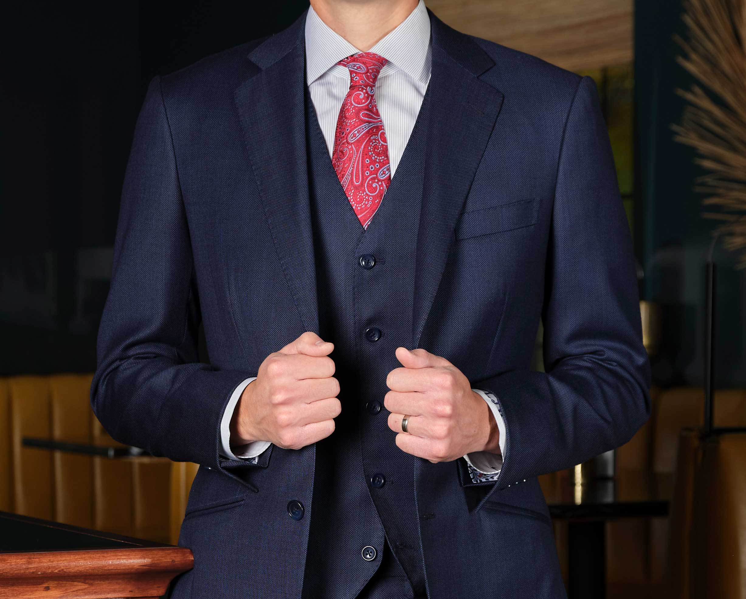 How to match your suit and necktie? Look great easily!