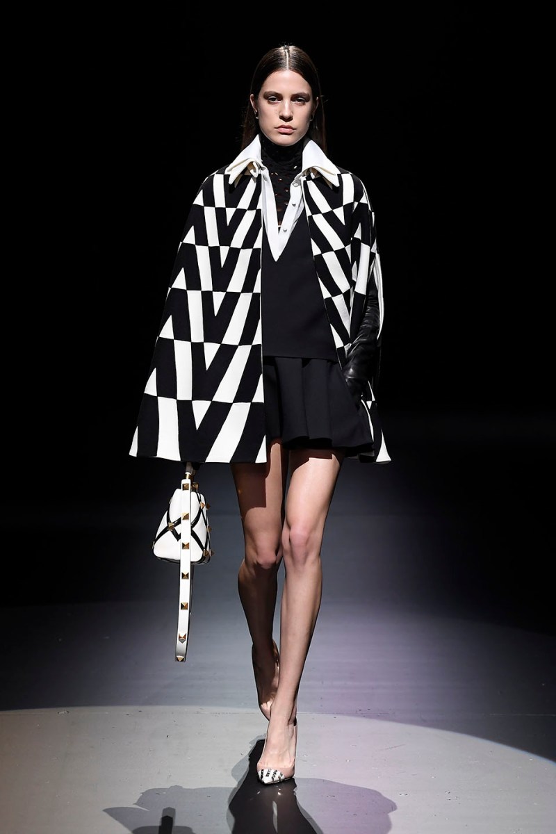 Runway Model Fashion: Black and White Photography Tips.