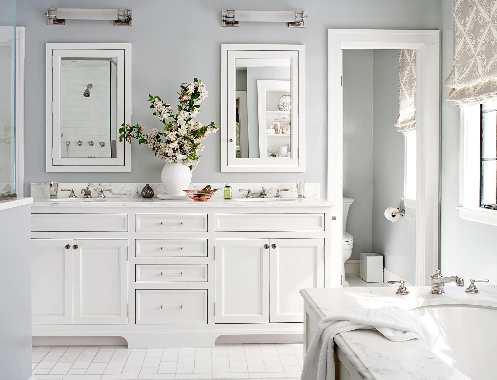 White Master Bathrooms: Simple Design Ideas & Inspiration!