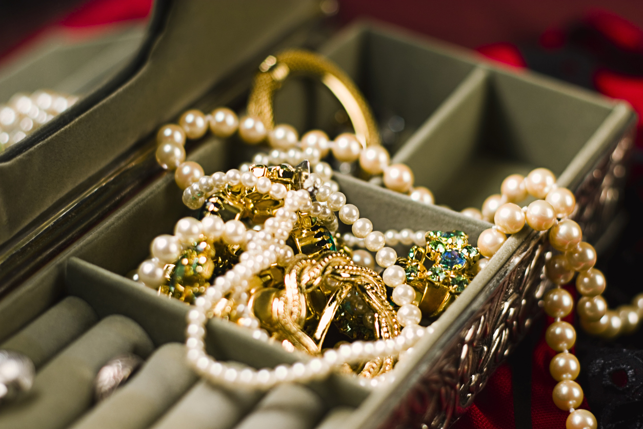 What is the real fine jewelry definition? Understand the key differences in metals and gems used.