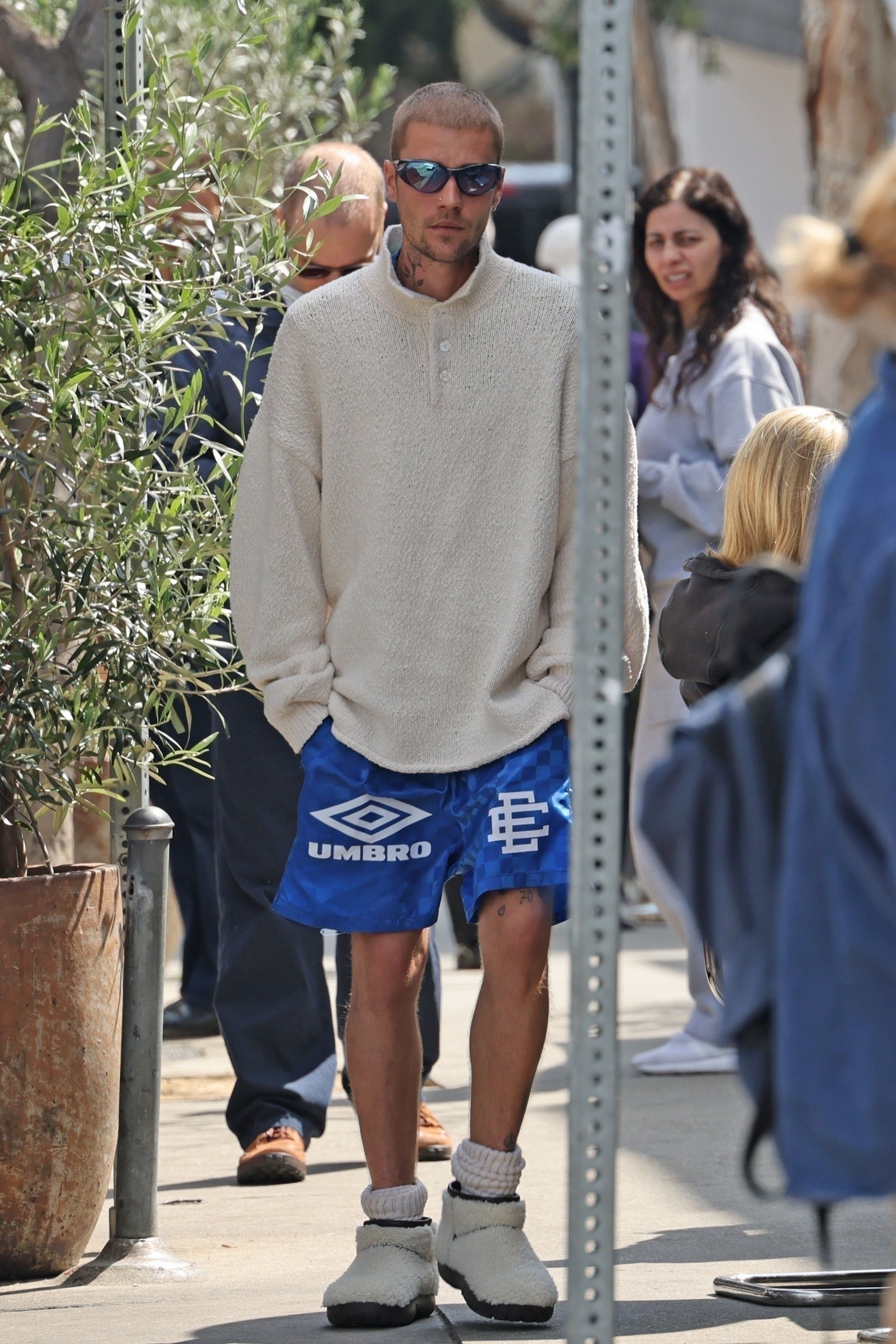 2016 Justin Bieber Fashion: Best Outfits & Trends Here