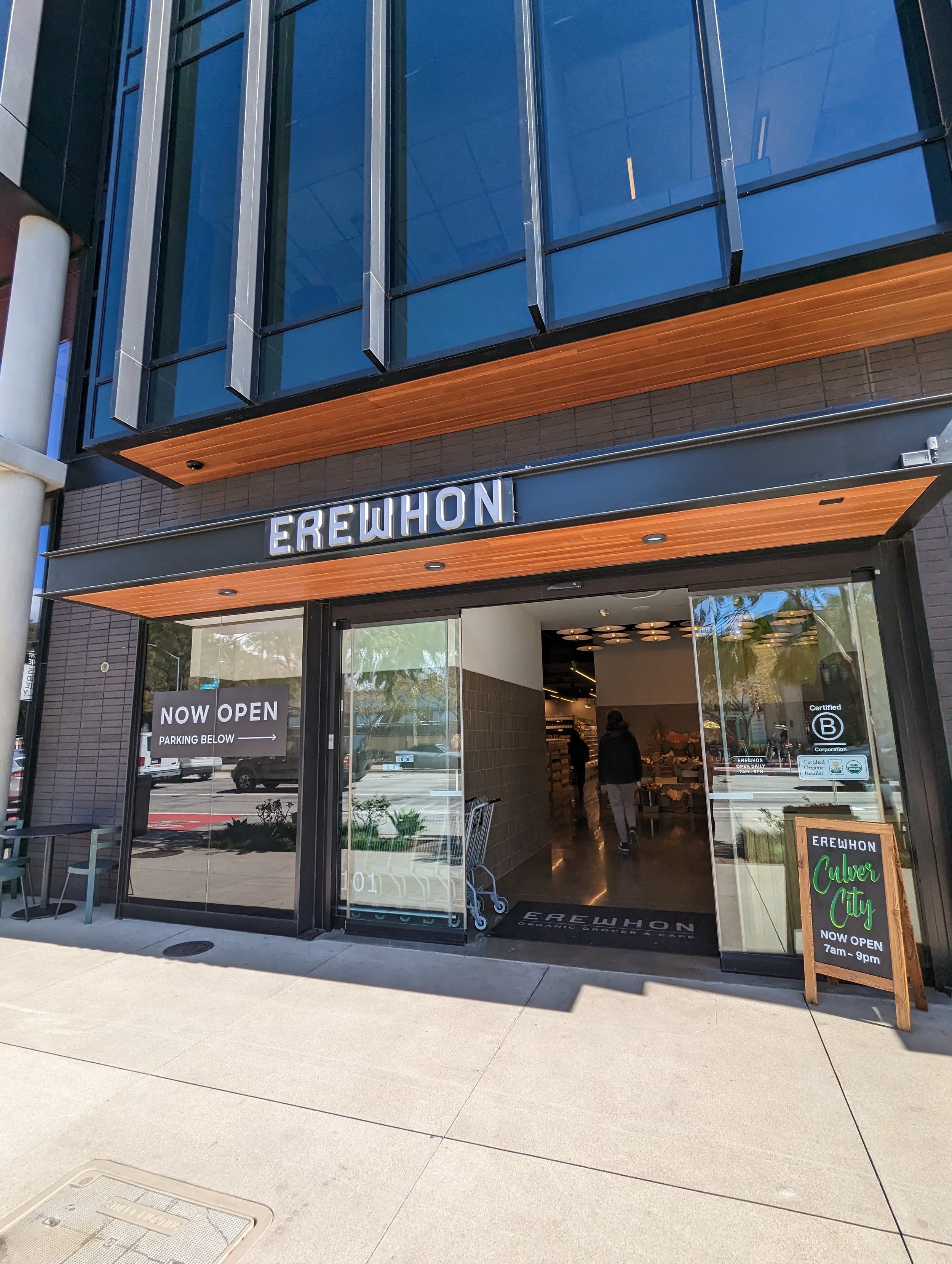 Looking for healthy options at Erewhon Pacific Palisades? Discover their top organic groceries and prepared foods.
