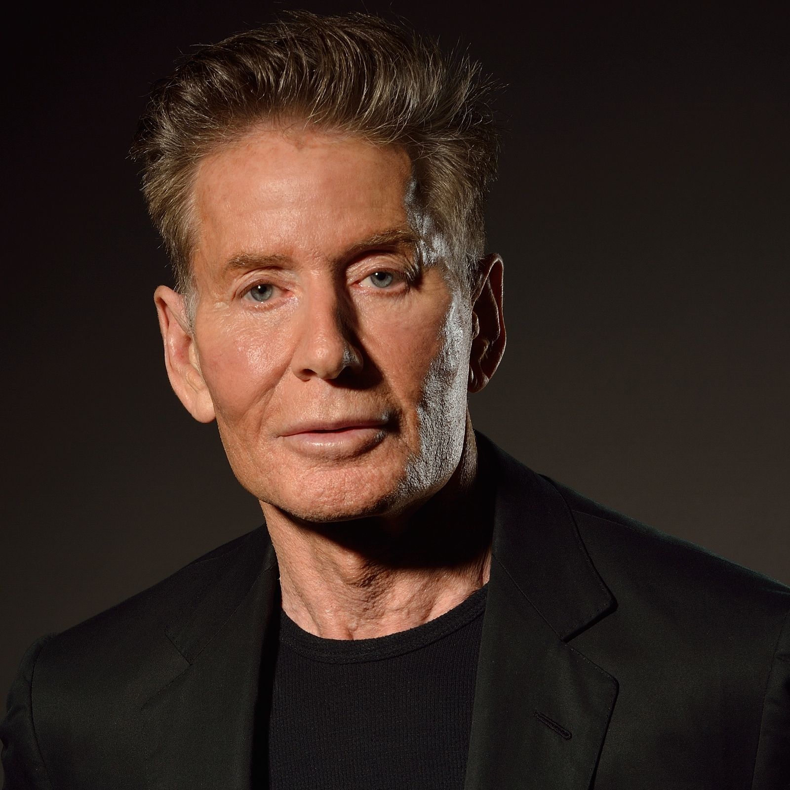 What do we know about Calvin Klein grandchildren? Finding the latest facts about the designers descendants and his private life.