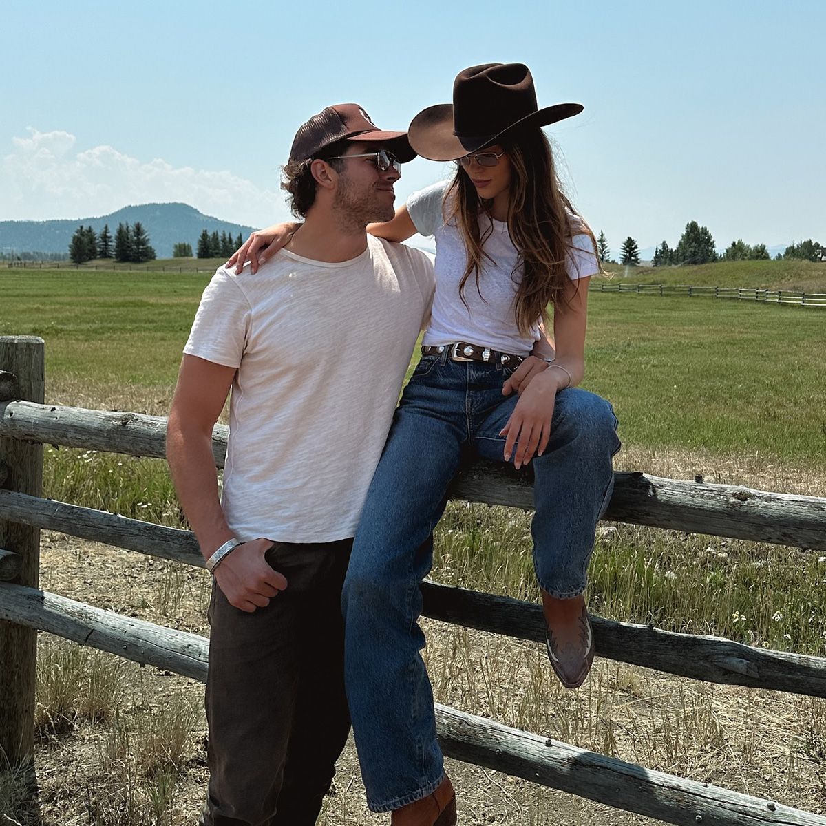 Where can you find cute cowboy style for ladies? Explore these top places for great western fashion finds.