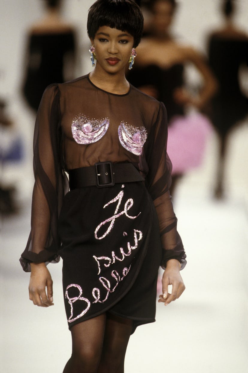 What is Public Underboob? Exploring the Fashion Statement
