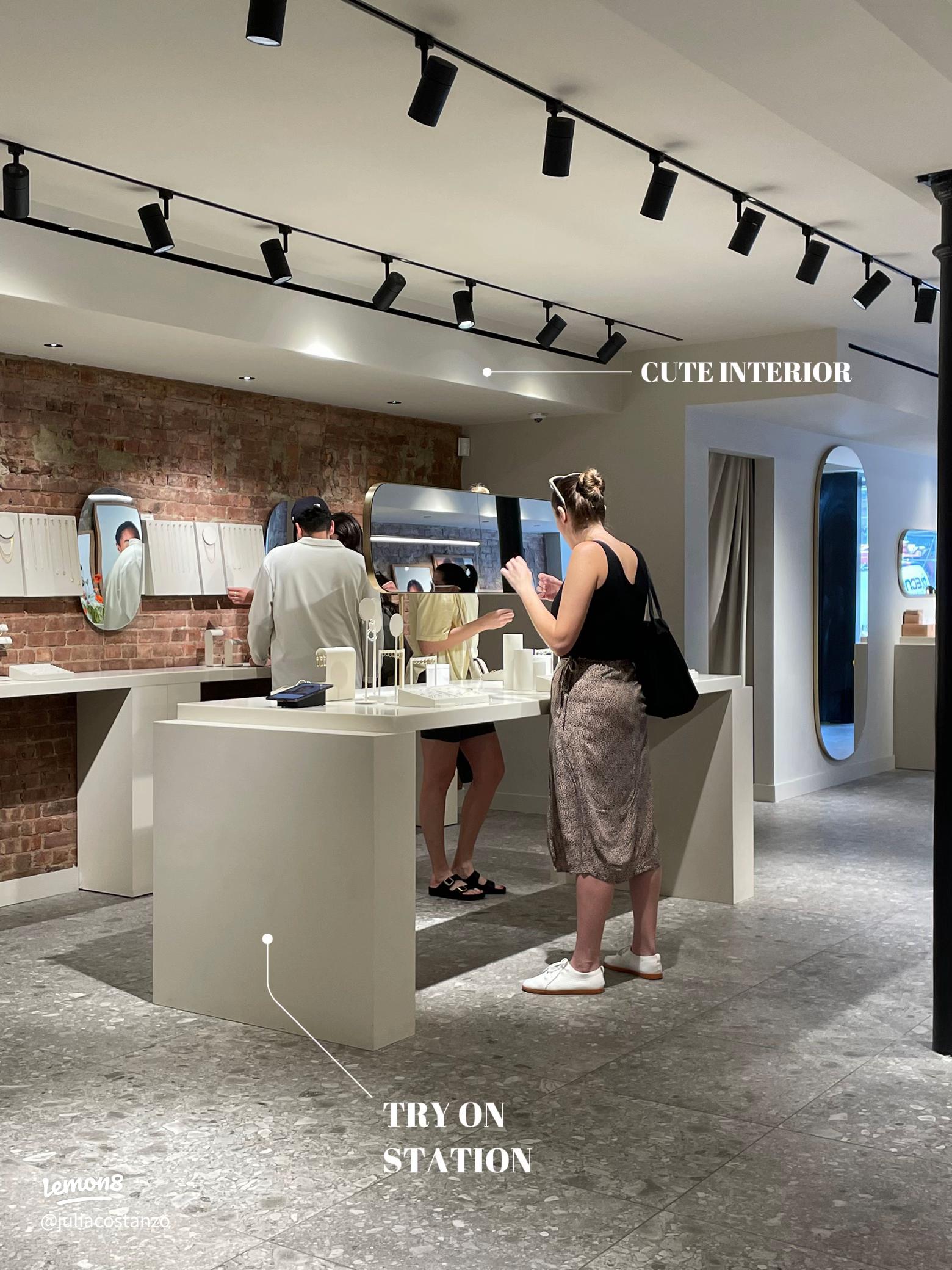 Looking for honest Mejuri San Diego customer reviews? See exactly what shoppers are saying about the popular UTC location.