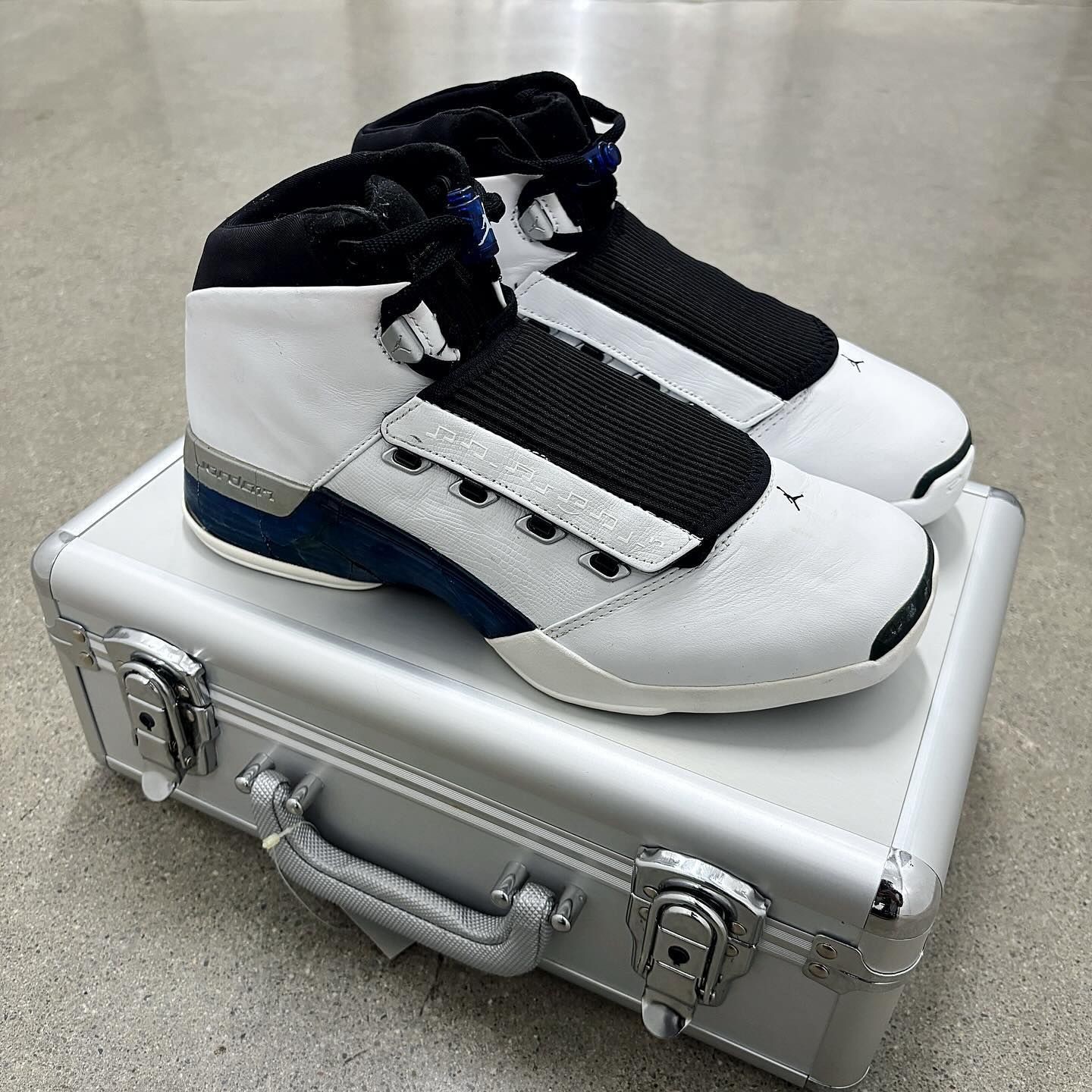 What condition should a good Jordan 17 with suitcase be in? Key things to look for before you buy.