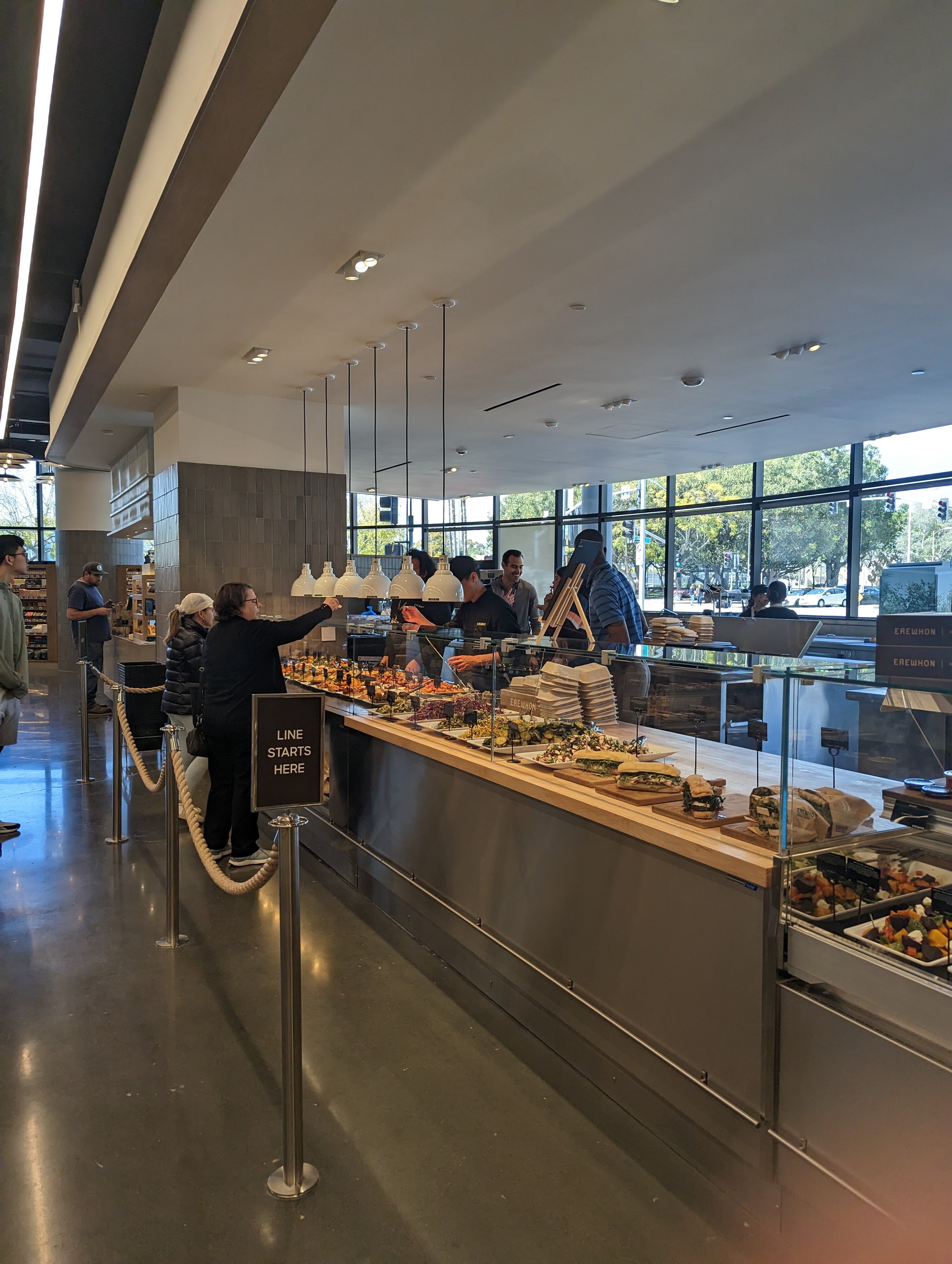 Looking for healthy options at Erewhon Pacific Palisades? Discover their top organic groceries and prepared foods.